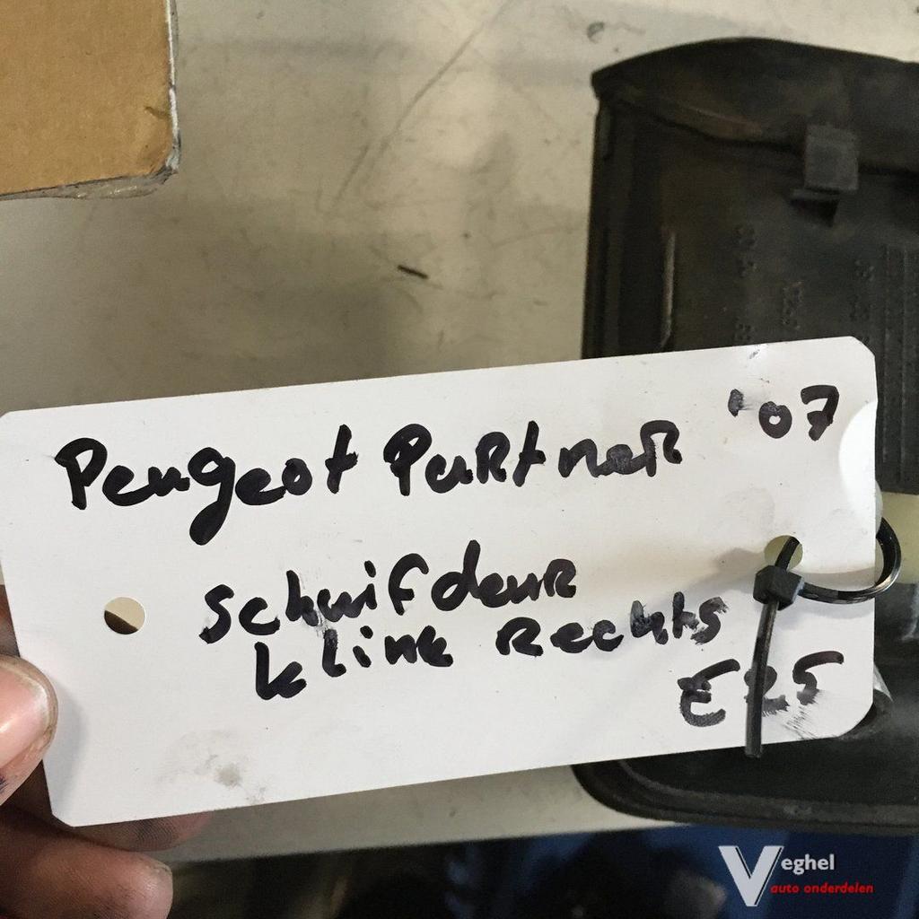 Peugeot Partner 2006  Schuifdeur Greep Klink Rechts, Autos : Pièces & Accessoires, Carrosserie & Tôlerie, Porte, Utilisé, Enlèvement ou Envoi