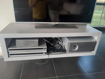 TV kast beschikbaar voor biedingen