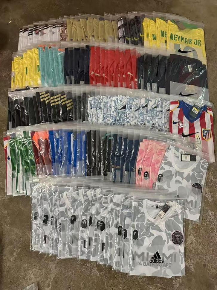 Voetbal tshirt- sets verkoper, Verzamelen, Sportartikelen en Voetbal, Nieuw, Ophalen of Verzenden