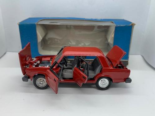 Lada Riva 1500 VAZ 2107 limousine 1985 - NovoExport, Hobby en Vrije tijd, Modelauto's | 1:43, Nieuw, Auto, Overige merken, Ophalen of Verzenden