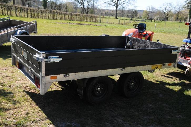 remorque 2 tonnes saris, plateau ou fermée, 0476535393, Autos : Divers, Remorques, Comme neuf, Enlèvement