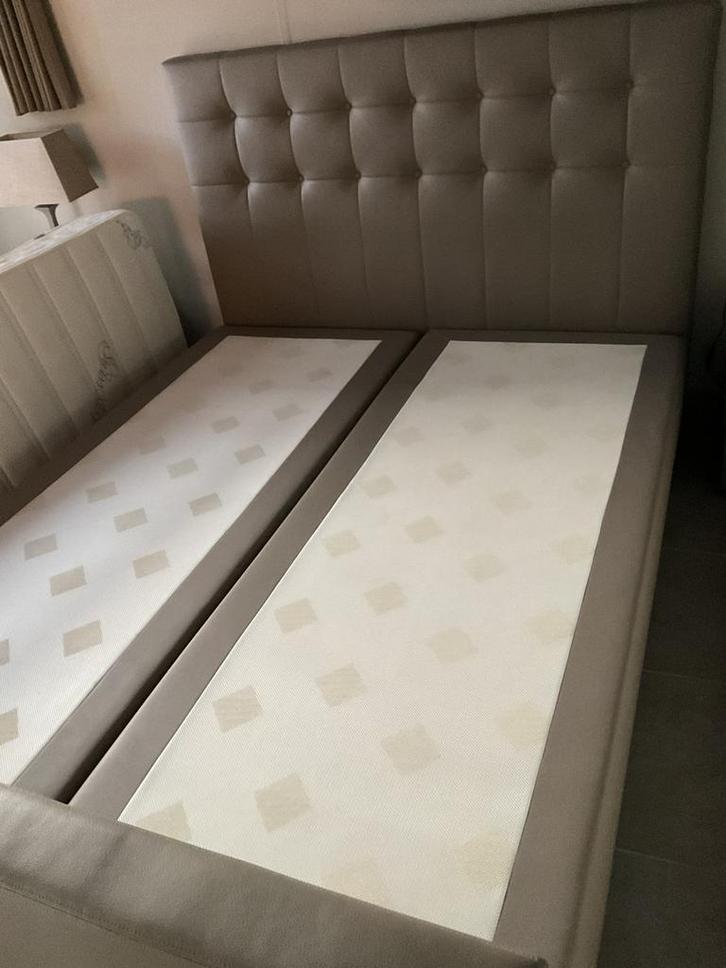 Boxspring kleur taupe, Huis en Inrichting, Slaapkamer | Boxsprings, 160 cm, 200 cm, Tweepersoons, Ophalen