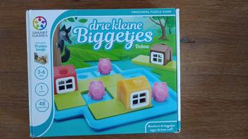 drie kleine biggetjes beschikbaar voor biedingen