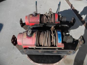 Onbekend 2 x hydraulische winch beschikbaar voor biedingen