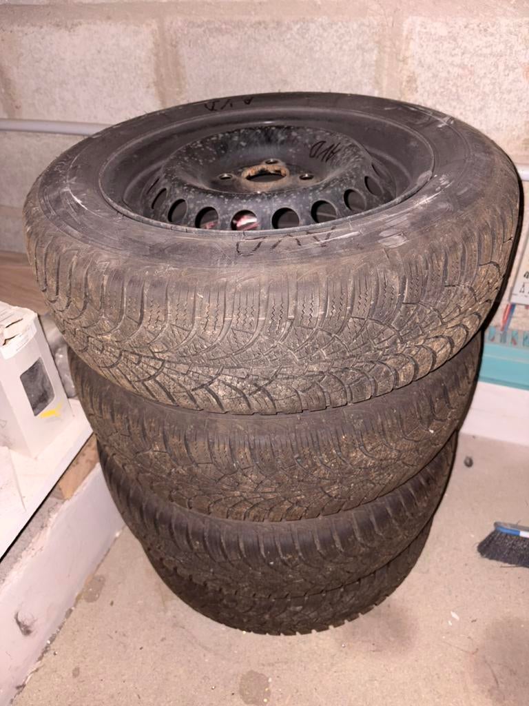 Pneus hiver huyndai i10, Enlèvement, Comme neuf