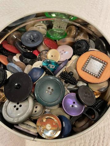 Grande boite a boutons beschikbaar voor biedingen