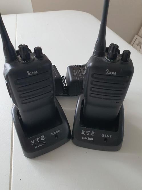 ICOM IC-F26 UHF portofoons compleet met laders en voedingen, Telecommunicatie, Portofoons en Walkie-talkies, Zo goed als nieuw