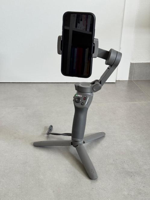 Opvouwbare Gimbal OSMO DJI Mobile 3 voor smartphones, Audio, Tv en Foto, Fotografie | Statieven en Balhoofden, Zo goed als nieuw