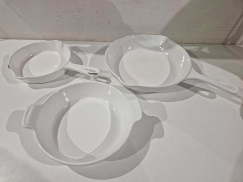 Set van 3 witte Le Creuset koekenpan en ovenschaal , cousan, Huis en Inrichting, Keuken | Potten en Pannen, Gebruikt, Gietijzer