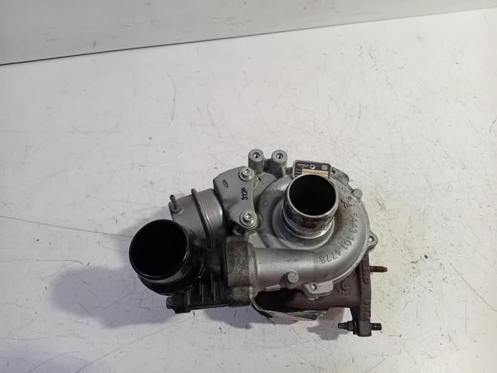 TURBO Opel Vivaro (01-2014/12-2019) (8201067824), Auto-onderdelen, Motor en Toebehoren, Opel, Gebruikt