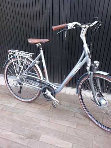 batavus, in nieuwstaat( max 500 km) grote maat beschikbaar voor biedingen