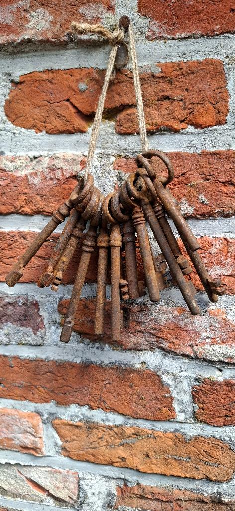 Lot oude sleutels, Antiek en Kunst, Curiosa en Brocante, Ophalen of Verzenden