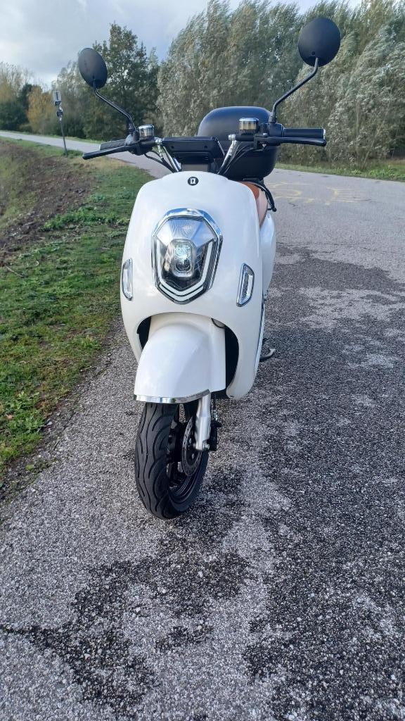 Q CRYSTAL Scooter B classe.Bosch motor.In nieuwe staat!!, Fietsen en Brommers, Scooters | Overige merken, Zo goed als nieuw, Klasse B (45 km/u)