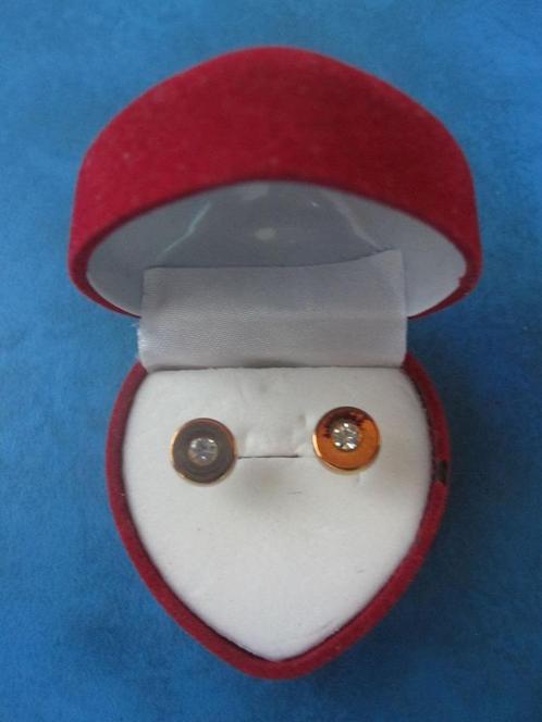 Oorknopjes rond met steentje (NIEUW) goudkleurig, Handtassen en Accessoires, Kindersieraden, Nieuw, Oorbellen, Goud, Ophalen of Verzenden