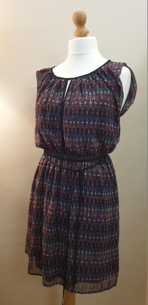 NIEUW artikel : H&M paarse granaat jurk - Maat 38, Kleding | Dames, Jurken, Nieuw, Maat 38/40 (M), Overige kleuren, Knielengte
