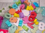 30 tal kleurrijke stevige houten blokjes letters en cijfers, Kinderen en Baby's, Overige typen, Gebruikt, Ophalen of Verzenden