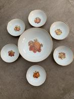 antiek porceleine serviesje met handgeschilderd fruit, Verzamelen, Porselein, Kristal en Bestek, Ophalen