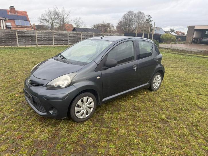 Toyota Aygo 1.0 benzine 2014 euro5 102.000km met keuring, Autos, Toyota, Particulier, Aygo, Airbags, Air conditionné, Vitres électriques