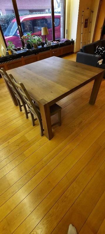 Massief houten eettafel beschikbaar voor biedingen