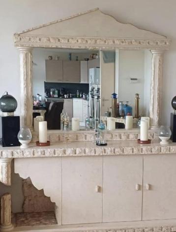 3 meubles grecs en fossile/pierre, table/buffet+miroir, Enlèvement ou Envoi, Utilisé, Griekse stijl