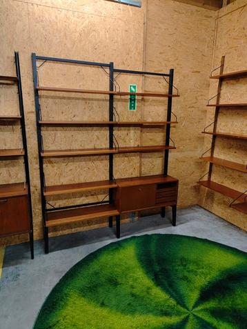 Vintage vrijstaande Poul Cadovius/ Royal System wandmeubel beschikbaar voor biedingen