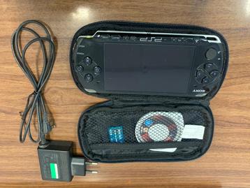 Psp 3004 plus carte mémoire de 32go disponible aux enchères