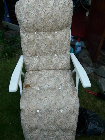  vintage  2 x frame opvouw-verstelbare ligstoelen  beschikbaar voor biedingen