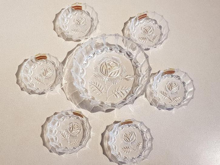 Vintage AVON kristallen schaal met 6 kleinere schaaltjes, Antiek en Kunst, Antiek | Servies compleet, Ophalen