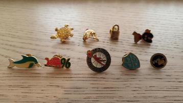 Random assortment of vintage pins beschikbaar voor biedingen