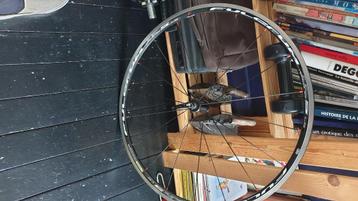 roue AV fulcrum5 . course. disponible aux enchères