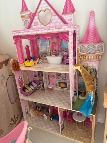 Poppenhuis  beschikbaar voor biedingen