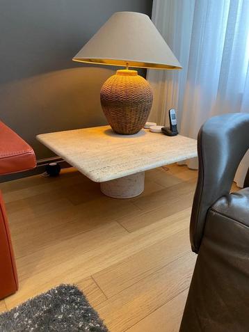 bijzettafel beschikbaar voor biedingen