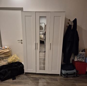 Armoire ikea en tres bon etat !! disponible aux enchères