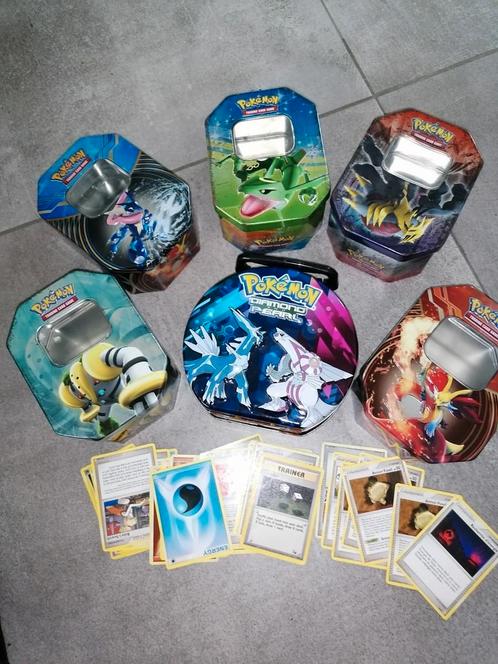 Lot de 5 boîtes métal Pokémon vides +1 +cartes, Hobby & Loisirs créatifs, Jeux de cartes à collectionner | Pokémon, Comme neuf