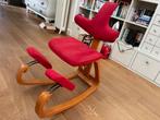 Ergonomische kniestoel - in goede staat, Maison & Meubles, Chaises de bureau, Rouge, Enlèvement, Utilisé, Chaise de bureau