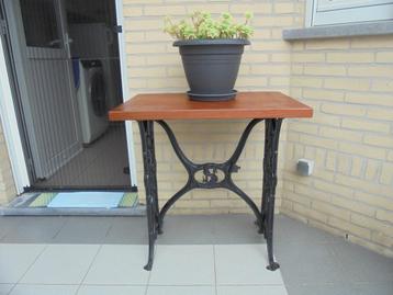 Prachtig upcycling tuin- , terras- , bijzettafeltje beschikbaar voor biedingen