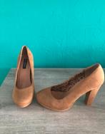 Bruine pumps maat 37, Vêtements | Femmes, Chaussures, Enlèvement ou Envoi, Escarpins, Comme neuf, Brun