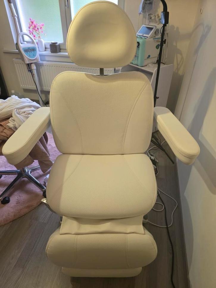 Elektrische behandelstoel met warmte led full option! Nieuw, Hobby en Vrije tijd, Overige Hobby en Vrije tijd, Zo goed als nieuw