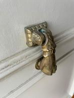 Bronzen deurklopper, Ophalen