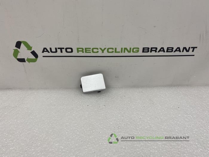 Afdekkap Sleepoog voor van een Dacia Sandero, Auto-onderdelen, Ophanging en Onderstel, Gebruikt, 3 maanden garantie, Ophalen of Verzenden