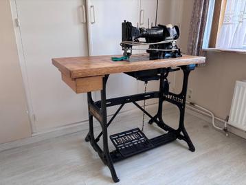 Industriële naaimachine vintage L. Baratto beschikbaar voor biedingen