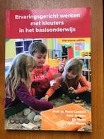 Boek ervaringsgericht werken met kleuters in het basisonderw, Boeken, Studieboeken en Cursussen, Ophalen, Zo goed als nieuw, Hogeschool