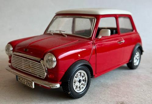 Mini Cooper rood / wit dak Bburago., Hobby en Vrije tijd, Modelauto's | 1:24, Gebruikt, Auto, Burago, Ophalen of Verzenden