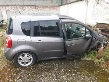 Renault Modus 1500D beschadigd voor onderdelen, geen papiere