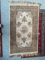 Beige perzisch tapijt, Ophalen