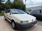 Volkswagen Passat benzine van 1993, Auto's, 4 deurs, Wit, Bedrijf, Grijs