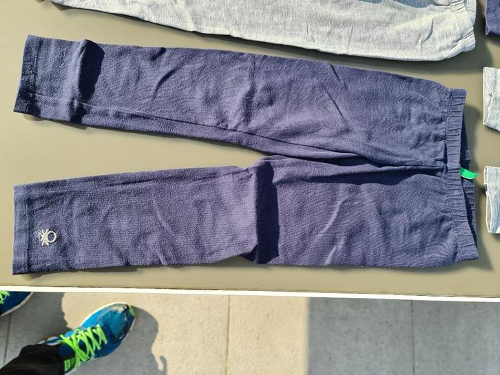 donker blauwe broek United Colors Of Benetton 110, Kinderen en Baby's, Kinderkleding | Maat 110, Zo goed als nieuw, Broek, Ophalen of Verzenden