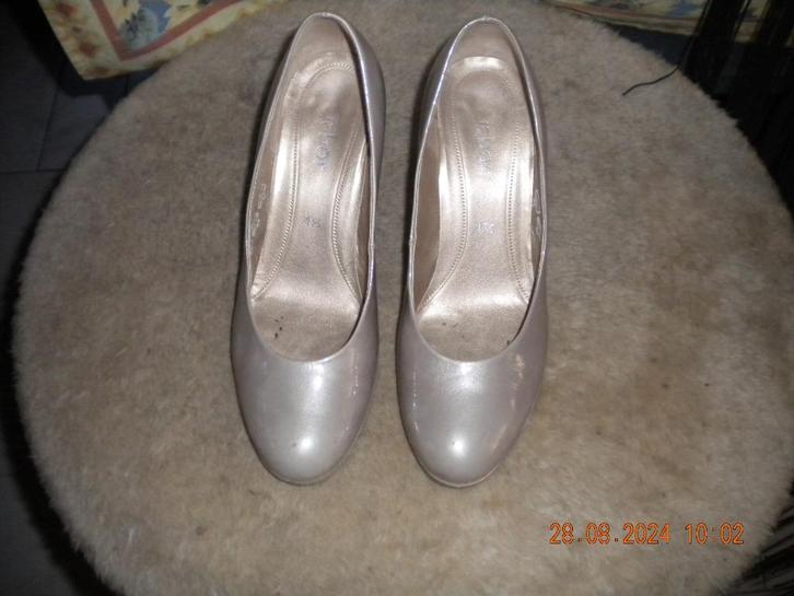 Hoge beige gelakte schoen (Maat 38), Kleding | Dames, Schoenen, Beige, Ophalen