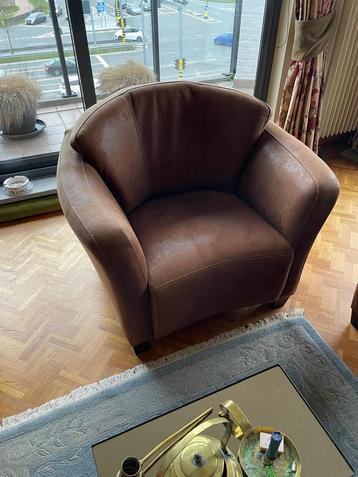 Fauteuil in buffelleder, in perfecte staat beschikbaar voor biedingen