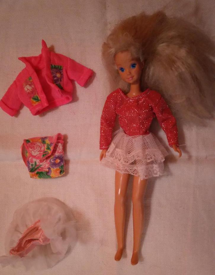 Skipper - 2 outfits, Kinderen en Baby's, Speelgoed | Poppen, Gebruikt, Barbie, Ophalen